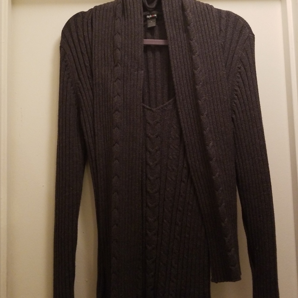 Heavy cable knit sweater w/detachable scarf Sz. XL